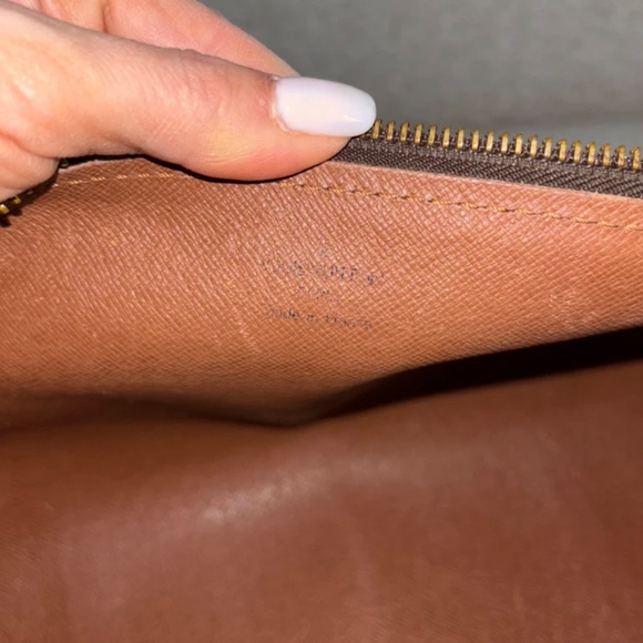 Authentic Louis Vuitton Papillon 30 Monogram - Picture 15 of 16